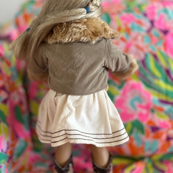 American girl doll Stylish Tan and Cream Doll Outfit with Hat - Picture 4 of 4